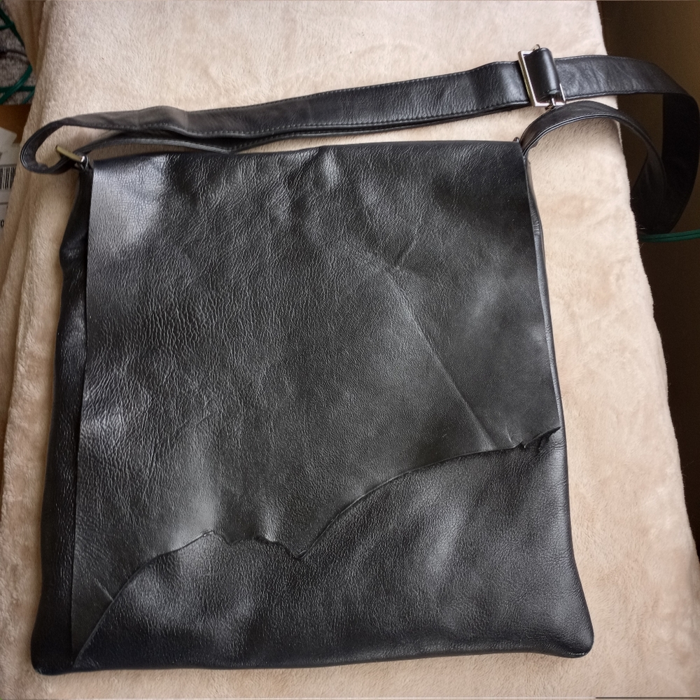 New York Toronto Crossbody leather bag.